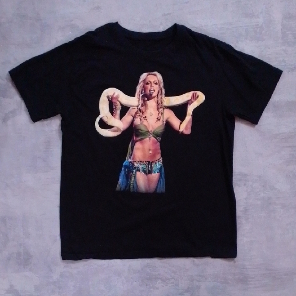 BRITNEY SPEARS HOLDING SNAKE T-SHIRT 2001 MTV Video Music Awards I'm a Slave 4 U